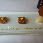 MAISON LAFITE - 宝石箱のような綺麗なデザート・・チョコのムースは甘さ控えめまろやかで美味しい。ゼラチンの衣と頂くと食感も楽しめますね。2011/10