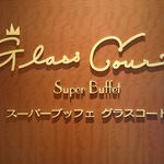 Glass Court - 入口右手のロゴ