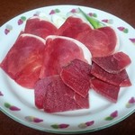 魚竹別館 牡丹 - ジビエ焼肉定食 の お肉（猪、鹿）