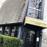 茶居珈 - スキー場のロッジか炭焼き小屋みたいな建物