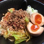 ★激辛汁なし坦々麺（880円）半熟玉子（100円）ライス（100円）★