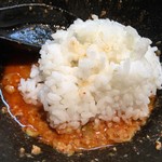 ★激辛汁なし坦々麺（880円）半熟玉子（100円）ライス（100円）★ライス投入！