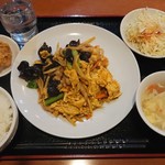 泰山亭 - キクラゲと玉子豚肉入り炒め￥650+税