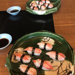木曽路 - 最初に蟹の握り寿司を頂きました。