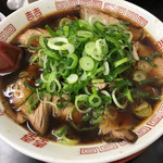 新福菜館 - 中華そば肉多目ねぎ増し上から