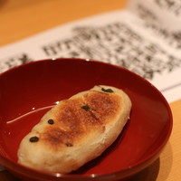 なにわ料理 有 - 山椒雑魚を練り込んだパン（おつまみに、お店から）