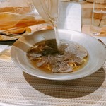 SUGALABO - フォアグラ  黒トリュフ   土佐ジローのコンソメ　コンソメを入れて完成