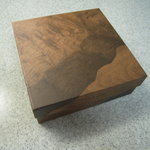 クラブハリエ - 上品なデザインの外箱