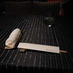 瀬里奈 - 　グラスに入ったお冷とお手拭き、割り箸です。