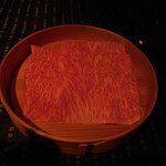 瀬里奈 - 　鹿児島県産の特選牛サーロインのしゃぶしゃぶ肉・その１です。前回の栃木県産の特選牛サーロインのしゃぶしゃぶ肉に負けずとも劣らない一級品です。