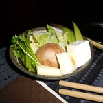 瀬里奈 - 　しゃぶしゃぶのお野菜です。宮城県産の芹、うるい、栃木県産の肉厚の椎茸などバラエティー豊かです。