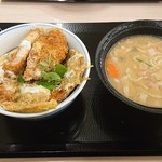 かつや 神奈川厚木船子店 - カツ丼(松)と、とん汁(大)