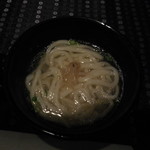 瀬里奈 - 　〆のうどんです。細いので喉越しが良くザーサイも入っています。