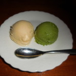 瀬里奈 - 　食後のデザートのバニラと抹茶のアイスクリームです。