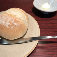 Remede nikaho - パンも自家製、ホイップバターを添えて