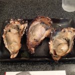 牡蠣屋 - 三個で二個はお得⁉