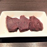 炭火焼肉ふじた - 絶品塩レバー650円。