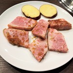 炭火焼肉ふじた - 特選和牛カルビ1650円。