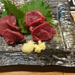 串焼串天 ワインto日本酒 でべそ - 馬刺し