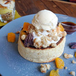 カフェ イツカ - 紅茶ソースとクリームチーズのブラウンパンケーキ1000円