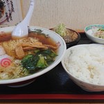 ラーメンあやど - 醤油ラーメンもつ煮セット