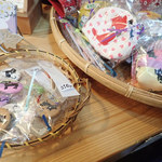 菜菜cafe - ねこグッズの販売もあったミャ　マグネットとかポーチとか