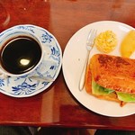 有里珈琲館 - パストラミビーフのデニッシュサンド