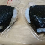 おにぎりや いしもり - 鮭とチーズかつお