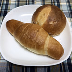 Don ku - コーンパン(小)と旨味岩塩のロールパン