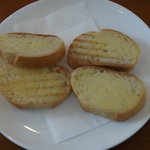 カフェ ド アミアン - 自家製パンのサービス