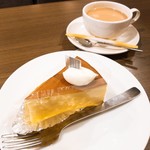 BELL's cafe															 - ケーキセット来るまで30分はかかりました