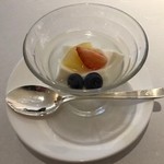 大観苑 - 杏仁豆腐