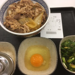 吉野家 - 牛丼並¥380と卵¥100。