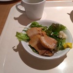 Shinagawa Tokiwaken - カレーバイキングのお店ですが、カレー以外にも美味しいお惣菜がありました！
                      この煮豚は脂身の脂が程よく抜けていて、味付けも良く 美味しく頂きました！野菜サラダと惣菜の数々で満足してしまった(´▽`;) 