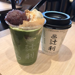 辻利 - 八つ橋トッピングの抹茶スムージーと濃厚抹茶ラテ