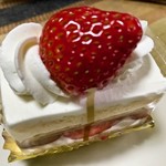 洋菓子舗ウエスト - もちろんケーキ（ショートケーキ）もお買い上げ！