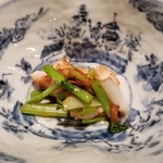避風塘 みやざわ - 伊豆沖で揚がったマンボウの腸と台湾セロリの炒め物