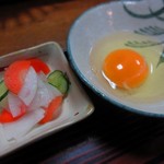 江戸家 - 豚そぼろ丼に溶き玉子を付けて食べます