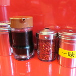 ラーメン二郎 - 卓上調味料