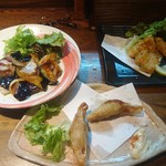 Ippachi Shokudou - 茄子味噌炒め･鶏皮ギョーザ･ホルモン唐揚げ