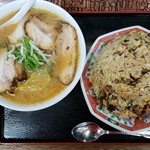 こく一番 ラーメン みどりや - チャーハン(850円)です。