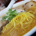 こく一番 ラーメン みどりや - 麺のアップです。