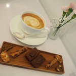 ヴァッカロッサ - 焼き菓子・カフェラテ