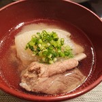 禅紫 - 骨付肉と大根のスープ