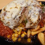 チキチキハウス - 分かりにくいけど、割ると中からもチーズが溢れてきました
