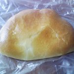 クリームパン（100円）