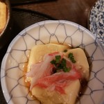 煮込みと惣菜 かん乃 - 卵豆腐のカニカマ乗せ