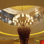 ロオジエ - 吹き抜けの店内