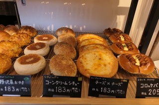 サニー サイド ベーカリー - パンショーケース