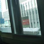 カフェ イースト4 - 正面は、サッポロファクトリーの建物